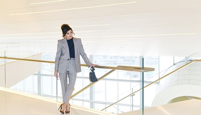 Mehriban Əliyeva dövlət başçılarının xanımları ilə bir arada