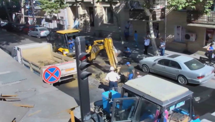 Bu küçəyə giriş bağlıdır