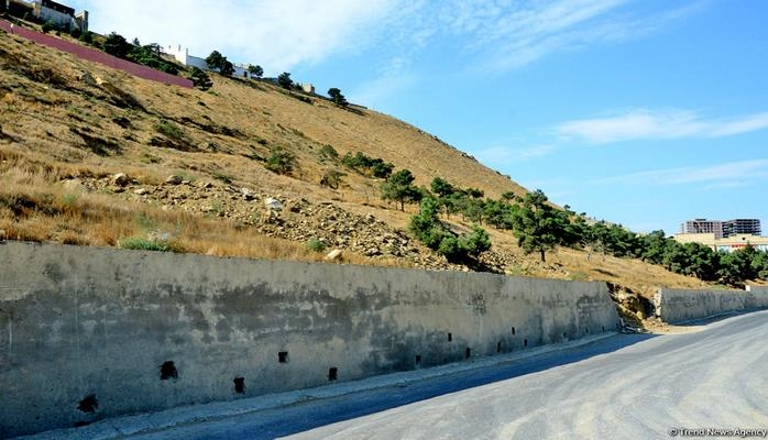 Напряженность в оползневых массах на Бадамдарском шоссе в Баку сохраняется - минэкологии