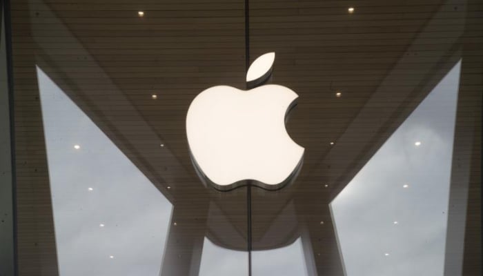 Два студента обманули Apple на 900 тысяч долларов