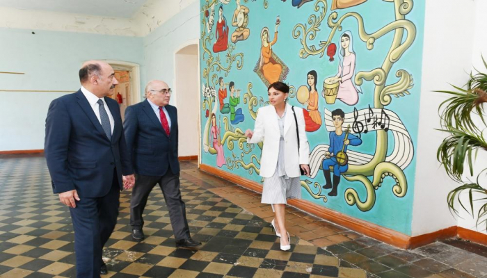 Azərbaycanın Birinci vitse-prezidenti Mehriban Əliyeva 2 nömrəli Uşaq İncəsənət Məktəbindəki şəraitlə tanış olub