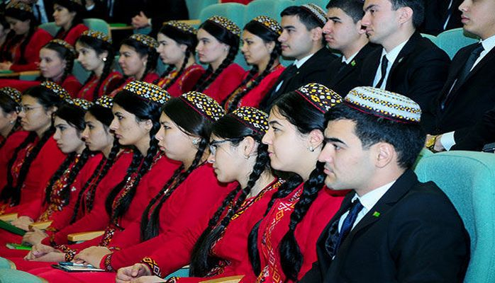 В Туркмении студентам запретили веселиться