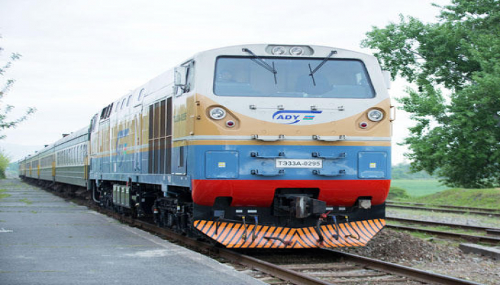 В движении поездов Баку-Тбилиси возникло двухчасовое опоздание