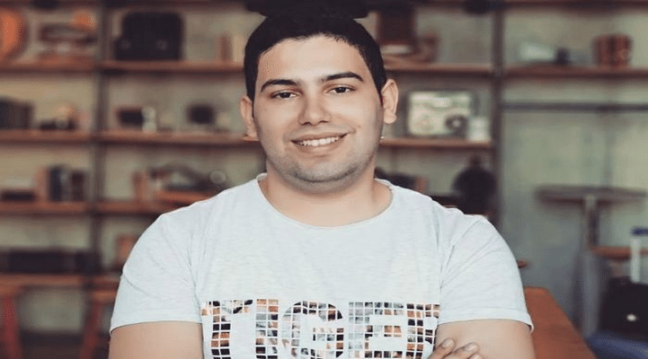 "Google Maps" üçün Bakını qarış-qarış gəzən gənc