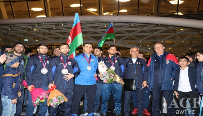 Сборная Азербайджана по греко-римской борьбе вернулась на родину