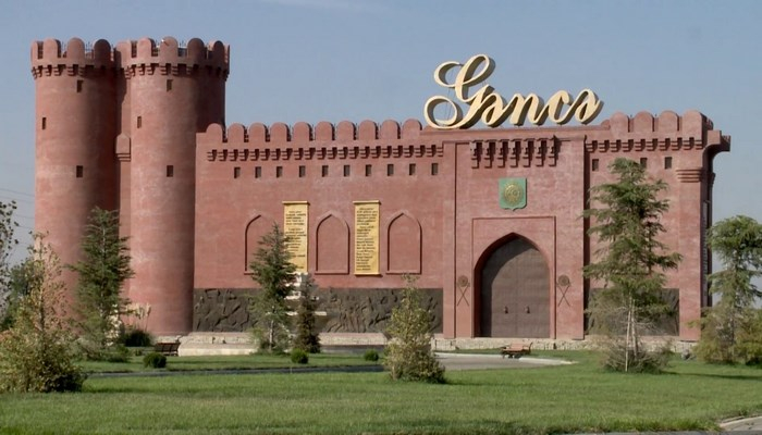 Qədim Gəncə şəhərinin 1727-ci ildə 14 məhəlləsi olub