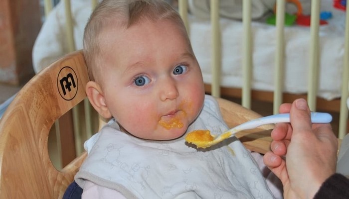 6 aylık bebeklere hangi ek gıdalar verilmelidir?