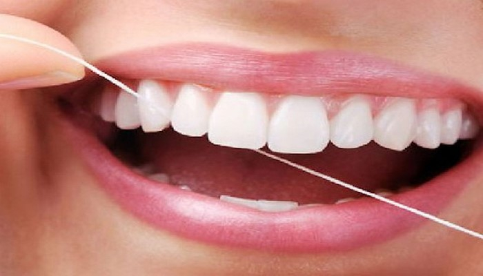 Зубная нить: когда полезна, а когда опасна?