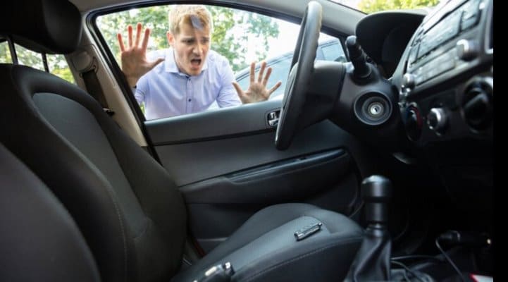 Назван способ быстро вскрыть автомобиль в экстренной ситуации