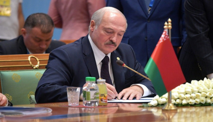 Aleksandr Lukaşenko: “Belaruslular meydanı deyil, sexdə işləməyi seçdilər”
