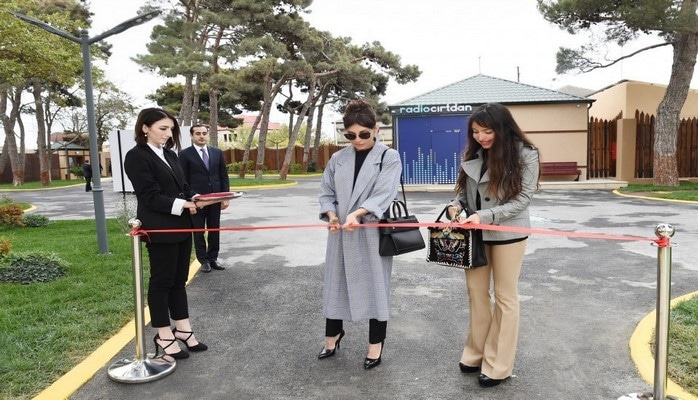 Mehriban Əliyeva Şüvəlandakı “Cırtdan” istirahət və sağlamlıq mərkəzinin açılışında iştirak edib