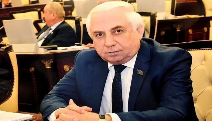 Hadi Rəcəbli: “Pensiya almaq istəyənlərə 25 illik staj hədiyyə olunacaq”