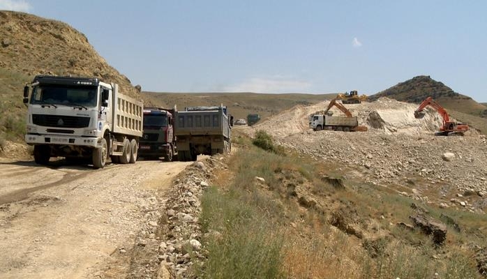 В Азербайджане завершается реконструкция автодороги Гобустан-Поладлы