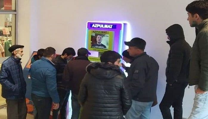 В Баку заблокировали "кредитные аппараты"