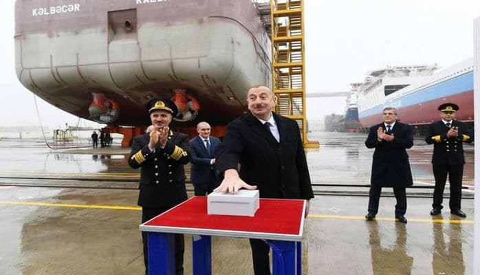 Prezident Bakı gəmiqayırma zavodunda inşa olunmuş ilk tankerin istismara verilməsi mərasimində