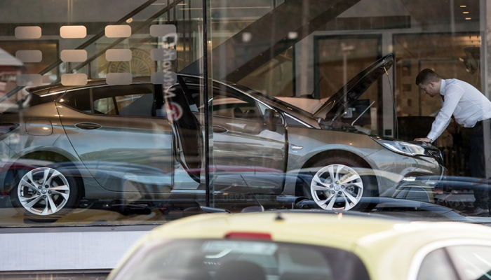 Avropada avtomobil satışı ilin əvvəlindən bəri 30%-dən çox azalıb