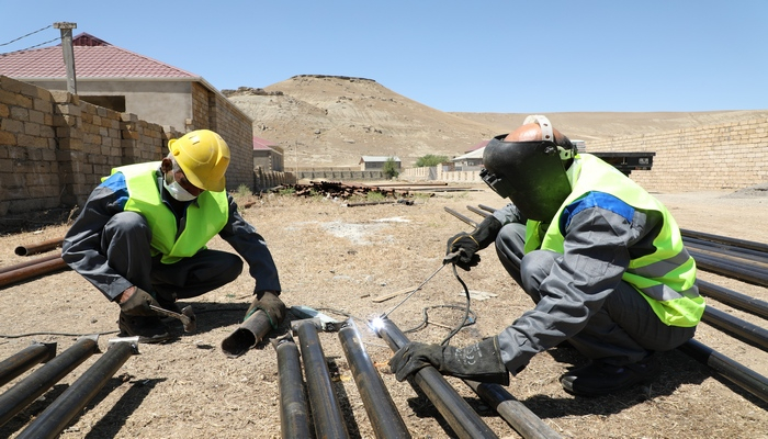 QOBU VƏ HÖKMƏLİ QƏSƏBƏLƏRİNƏ QAZ ÇƏKİLİR