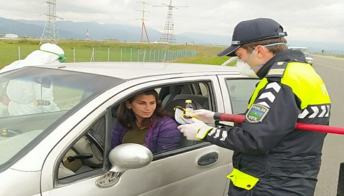 Astarada polis 200-ə yaxın sürücüyə tibbi spirt və maska payladı