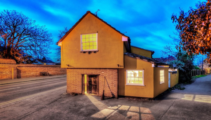 Böyük Britaniyada cadugərlərin keçmiş həbsxanası satışa çıxarılıb