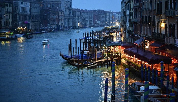 Venesiyada pivə içənlər cərimələnəcək