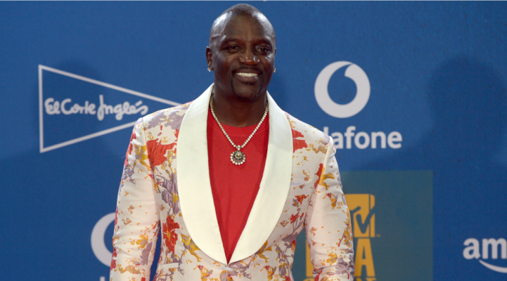 Dünya şöhrətli müğənni öz adına şəhər saldırıb, valyuta buraxdıracaq