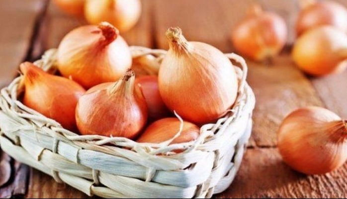 Zibilliyə atdığımız soğan qabığının bilmədiyimiz faydaları