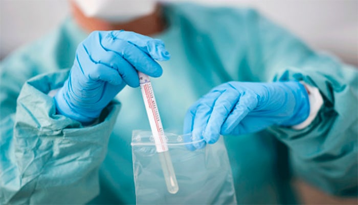 Медики выявили первый в истории COVID-19 случай заражения двумя штаммам