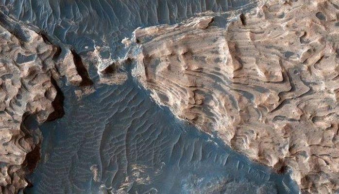 Marsda göl tapıldı