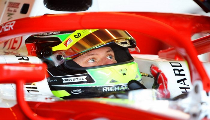 Сын Шумахера дебютировал за рулем болида "Формулы-1"