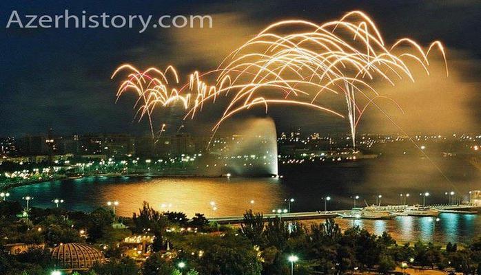 Бакинские салюты на фотографиях XX и начала XXI вв. (ФОТО)
