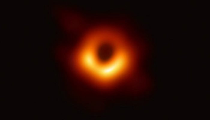 İlk kara delik görüntüsü yayınlandı! Kara delik (black hole) nedir?
