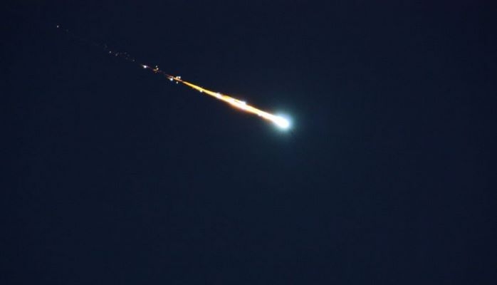 СМИ: в Японии на жилой дом упали осколки метеорита