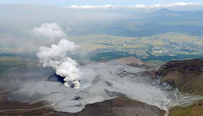 Yaponiyada dünyanın ən böyük vulkanlarından biri püskürüb