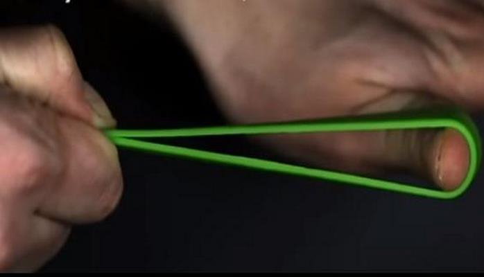 В Сети посмеялись над открытием американских ученых о правильном запуске канцелярской резинки