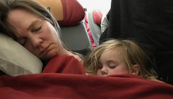 Təyyarə enərkən yatmaq qulağa ciddi ziyan verə bilir