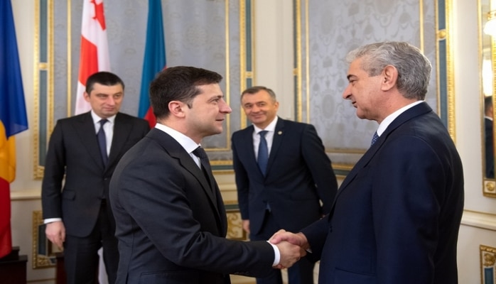 Vladimir Zelenski Kiyevdə səfərdə olan Əli Əhmədovla görüşdü