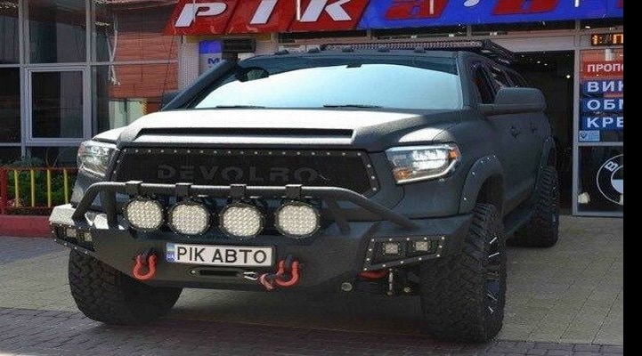 Toyota Tundra-nın zombilərdən qorunmaq üçün qeyri-standart pikapı