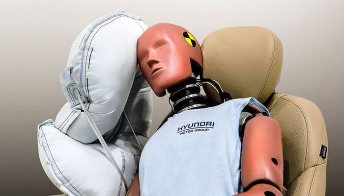 Новая подушка безопасности: теперь между водителем и пассажиром