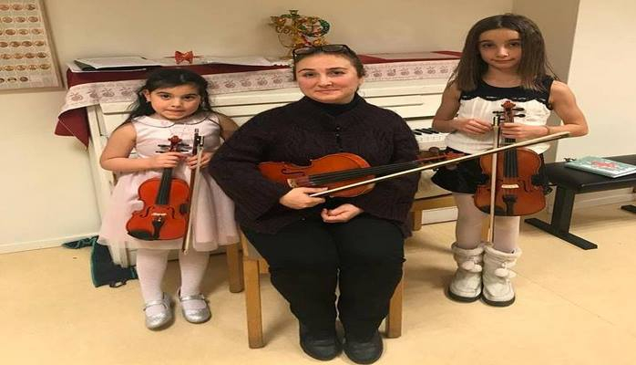 İsveçdə Azərbaycan musiqilərini tədris edən Vüsalə Bağırova