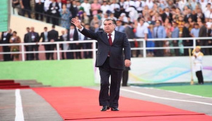 Tacikistan prezidenti son 17 ildə ilk dəfə Özbəkistana səfər edib