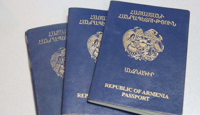 Robert Koçaryan və Serj Sarqsyan diplomatik pasportdan məhrum edilib