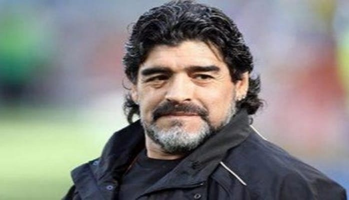 Maradona istefa verdi