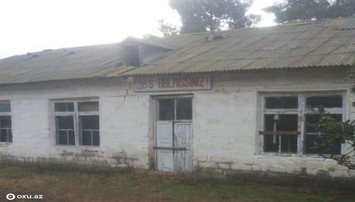 Здание школы в селе на северо-западе Азербайджана находится в аварийном состоянии