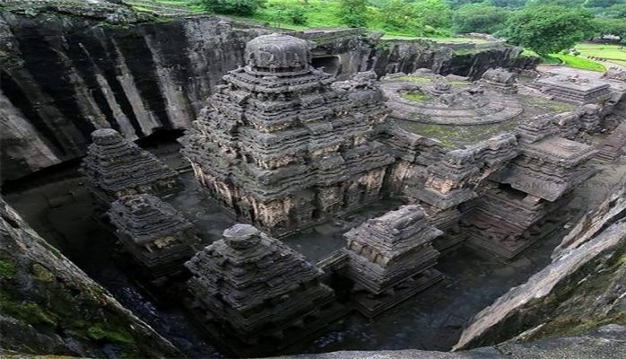 Этот храм, высеченный в скале 13 веков назад, можно смело считать 8-м чудом света