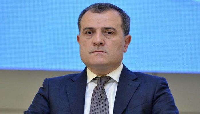 Nazir müəllimlərdən pul yığan məktəb direktorunu işdən çıxardı