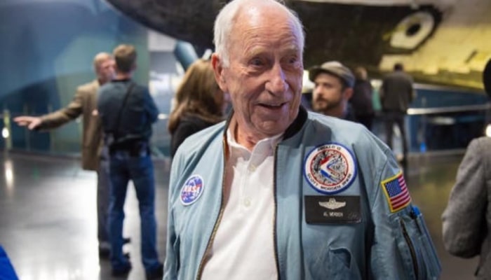 Скончался "самый одинокий" астронавт NASA Уорден, летавший к Луне