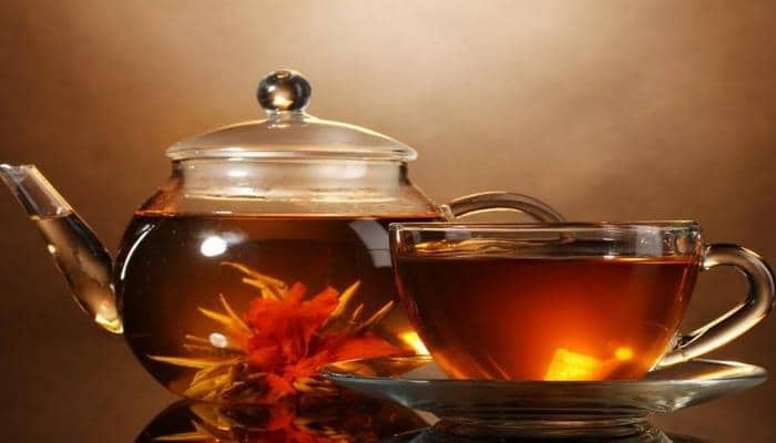 Медики рассказали, что нужно добавлять в чай, чтобы уберечь легкие от коронавируса