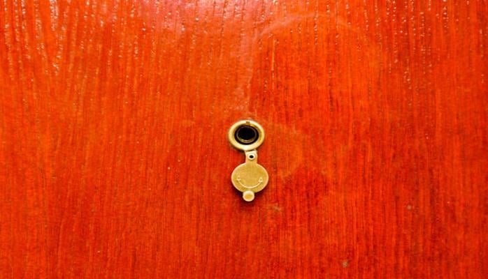 Дверные глазки признаны опасными