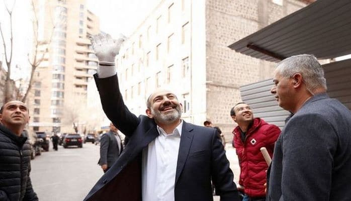 Erməni mətbuatı Paşinyan barəsində: Xalqın baş naziri daha xalqın yanında deyil
