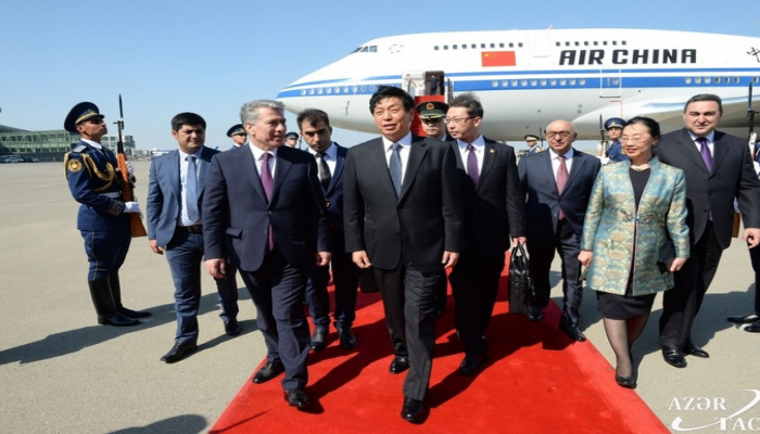 Председатель парламента Китая прибыл с официальным визитом в Азербайджан